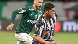 SP - Sao Paulo - 21/09/2021 - LIBERTADORES 2021, PALMEIRAS X ATLETICO MG - Ze Rafael jogador do Palmeiras disputa lance com Hulk jogador do Atletico-MG durante partida no estadio Arena Allianz Parque pelo campeonato Copa Libertadores 2021. Foto: Marcello Zambrana/AGIF