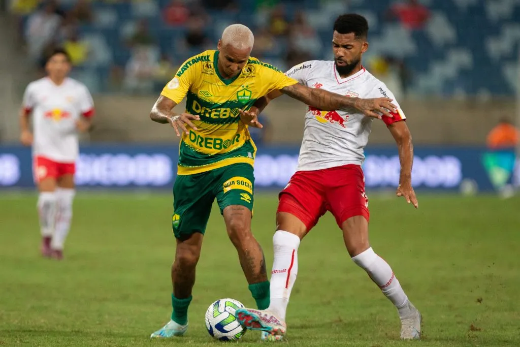 Deyverson em ação pelo Cuiabá. Foto: Gil Gomes/AGIF
