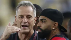 RIO DE JANEIRO, BRAZIL - JUNE 5: Rodolfo Landim President of Flamengo talks to Gabriel Barbosa of Flamengo during the match between Vasco da Gama and Flamengo as part of Brasileirao 2023 at Maracana Stadium on June 5, 2023 in Rio de Janeiro, Brazil. (Photo by Wagner Meier/Getty Images)