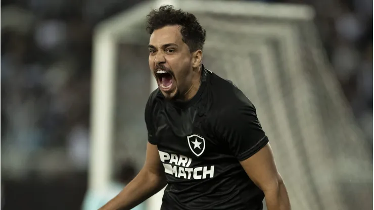 Foto: Jorge Rodrigues/AGIF - Eduardo, jogador do Botafogo, comemora seu gol durante partida contra o Bragantino no estadio Engenhao pelo campeonato Brasileiro A 2023.