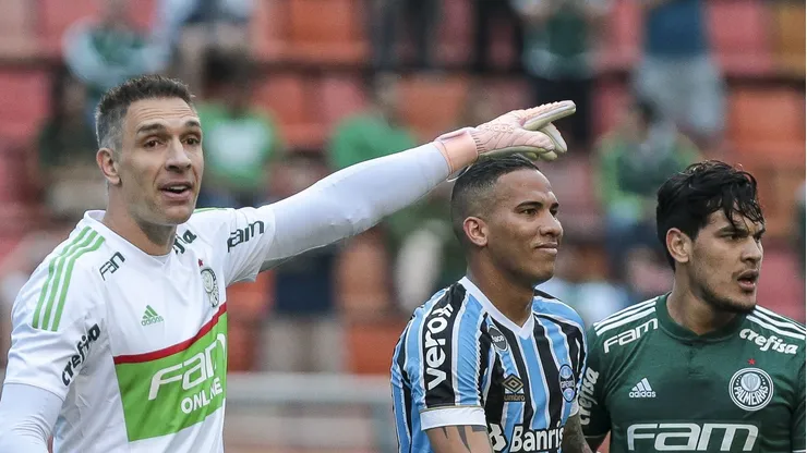SP - Sao Paulo - 14/10/2018 - Brasileiro A 2018 - Palmeiras X Gremio - Fernando Prass do Palmeiras durante partida contra o Gremio no estadio Pacaembu pelo campeonato Brasileiro A 2018. Foto: Ale Cabral/AGIF