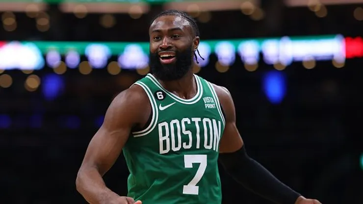 Brown renovou com o Celtics
