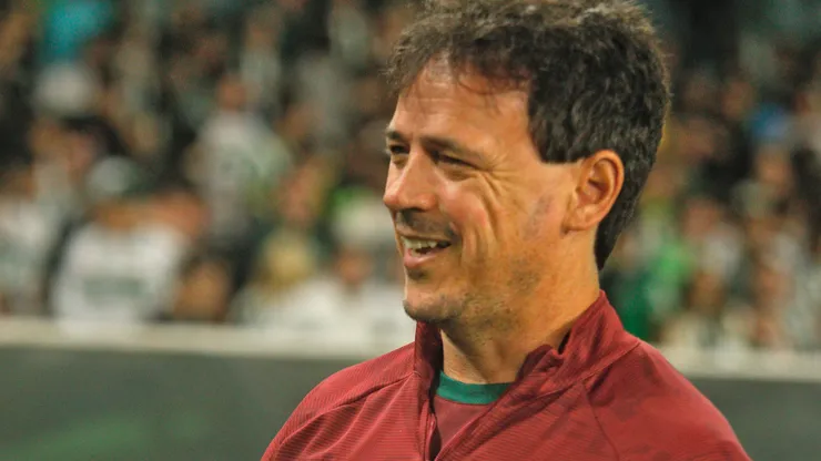Foto: Gabriel Machado/AGIF - Diniz: técnico terá reforços no próximo jogo do Flu