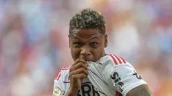 BA - SALVADOR - 13/05/2023 - BRASILEIRO A 2023, BAHIA X FLAMENGO - Matheus Franca jogador do Flamengo comemora seu gol durante partida contra o Bahia no estadio Arena Fonte Nova pelo campeonato BRASILEIRO A 2023. Foto: Jhony Pinho/AGIF