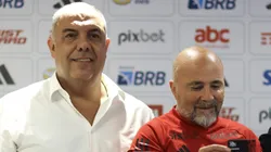 RIO DE JANEIRO, BRAZIL - APRIL 17: Newly appointed coach of Flamengo Jorge Sampaoli receives the fan membership card from the hands of Rodolfo Landim, president of Flamengo during his presentation press conference at Ninho do Urubu on April 17, 2023 in Rio de Janeiro, Brazil. (Photo by Buda Mendes/Getty Images)