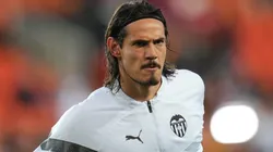 VALENCIA, SPAIN - APRIL 03: Edinson Cavani of Valencia CF warms up prior to the LaLiga Santander match between Valencia CF and Rayo Vallecano at Estadio Mestalla on April 03, 2023 in Valencia, Spain. (Photo by Aitor Alcalde/Getty Images)
