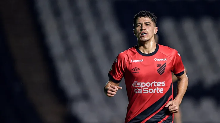 Foto: Thiago Ribeiro/AGIF - Vitor Bueno: meia do Athletico desabafou em entrevista