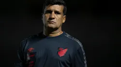 Foto: Jorge Rodrigues/AGIF - Wesley Carvalho: interino saiu em defesa de medalhão do Furacão