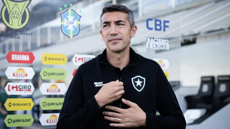 Foto: Abner Dourado/AGIF - Bruno Lage tecnico do Botafogo durante partida contra o Santos no estadio Vila Belmiro pelo campeonato Brasileiro A 2023.