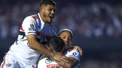 Foto: Marcello Zambrana/AGIF - David, jogador do Sao Paulo, comemora seu gol com jogadores do seu time durante partida contra o Santos no estadio Morumbi pelo campeonato Brasileiro A 2023.