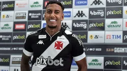 RJ - RIO DE JANEIRO - 05/04/2023 - VASCO, APRESENTACAO RWAN CRUZ - Rwan Cruz posa para fotos durante sua apresentacao oficial como jogador do Vasco em coletiva de imprensa realizada no CT Moacyr Barbosa. Foto: Thiago Ribeiro/AGIF