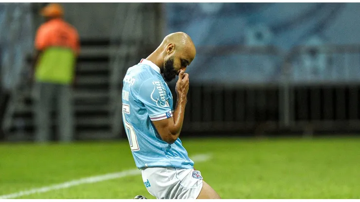 Thaciano, do Bahia, lamenta chance perdida durante partida contra o Corinthians na Arena Fonte Nova pelo Brasileiro A 2023. Foto: Jhony Pinho/AGIF