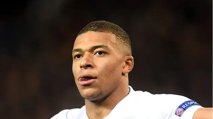 MANCHESTER, ENGLAND - FEBRUARY 12: Kylian Mbappe of PSG celebrates after scoring his sides second goal during the UEFA Champions League Round of 16 First Leg match between Manchester United and Paris Saint-Germain at Old Trafford on February 12, 2019 in Manchester, England. (Photo by Michael Regan/Getty Images)