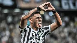 David Ricardo, do Ceará, comemora seu gol durante partida contra o Botafogo-SP na Arena Castelão pelo Brasileiro B 2023. Foto: Kely Pereira/AGIF