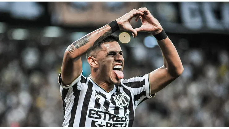 David Ricardo, do Ceará, comemora seu gol durante partida contra o Botafogo-SP na Arena Castelão pelo Brasileiro B 2023. Foto: Kely Pereira/AGIF