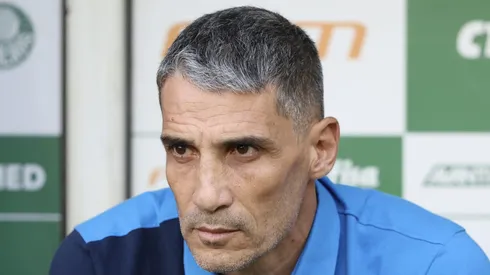 Vojvoda, técnico do Fortaleza, durante partida contra o Palmeiras no Allianz Parque pelo Brasileiro A 2023. Foto: Marcello Zambrana/AGIF