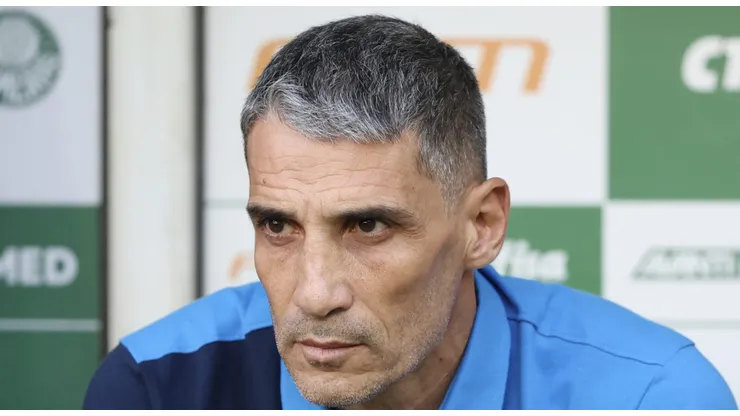 Vojvoda, técnico do Fortaleza, durante partida contra o Palmeiras no Allianz Parque pelo Brasileiro A 2023. Foto: Marcello Zambrana/AGIF