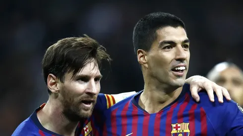 LONDON, ENGLAND - OCTOBER 03: Lionel Messi of Barcelona and Luis Suarez of Barcelona celebrates after Lionel Messi scored their team's fourth goal during the Group B match of the UEFA Champions League between Tottenham Hotspur and FC Barcelona at Wembley Stadium on October 3, 2018 in London, United Kingdom. (Photo by Julian Finney/Getty Images)