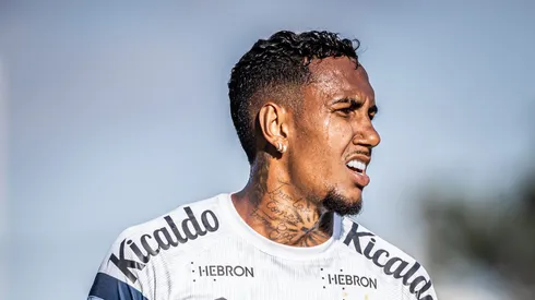 Foto: Raul Baretta/ Santos FC - Rwan durante treino do Peixe em março