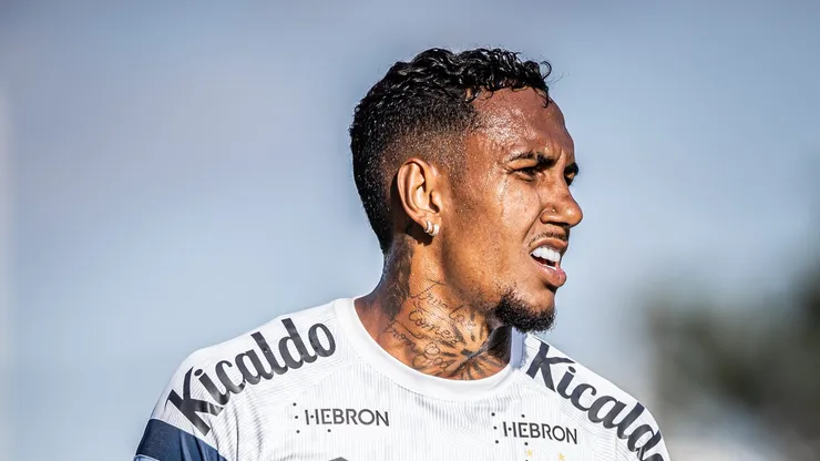 Foto: Raul Baretta/ Santos FC - Rwan durante treino do Peixe em março