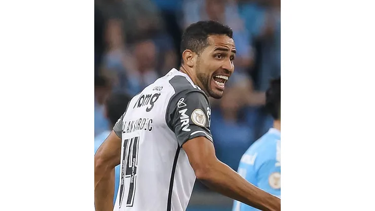 RS - PORTO ALEGRE - 22/07/2023 - BRASILEIRO A 2023, GREMIO X ATLETICO-MG - Alan Kardec jogador do Atletico-MG comemora seu gol durante partida contra o Gremio no estadio Arena do Gremio pelo campeonato Brasileiro A 2023. Foto: Pedro H. Tesch/AGIF