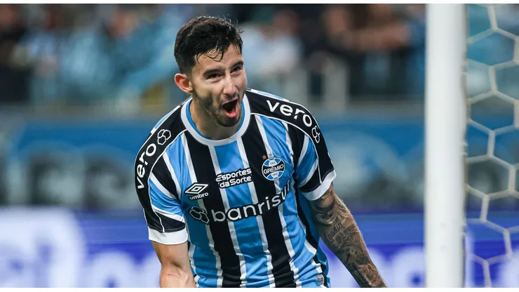 Villasanti, volante do Grêmio, comemora seu gol durante partida contra o Bahia na Arena do Grêmio pela Copa do Brasil 2023. Foto: Maxi Franzoi/AGIF
