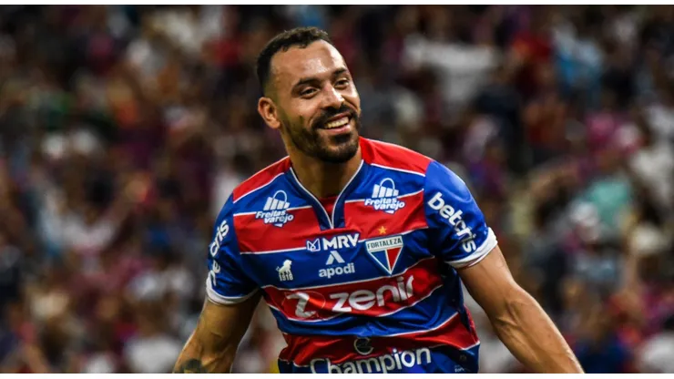 Moises, do Fortaleza, comemora seu gol durante partida contra o Vitória no Castelão pela Copa do Brasil 2022. Foto: Kely Pereira/AGIF