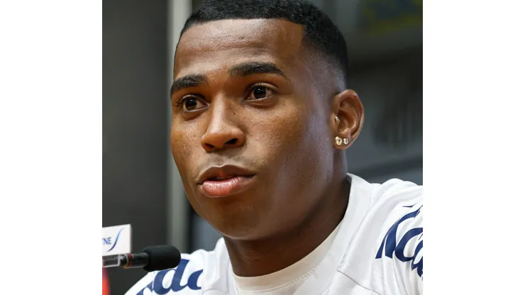 SP - SANTOS - 19/07/2023 - SANTOS, APRESENTACAO JEAN LUCAS - Jean Lucas durante sua apresentacao oficial como jogador do Santos em coletiva de imprensa realizada no Vila Belmiro. Foto: Fernanda Luz/AGIF