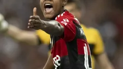 RJ - Rio de Janeiro - 05/03/2023 - CARIOCA 2023, FLAMENGO X VASCO - Matheus Franca jogador do Flamengo reclama com a arbitragem durante partida contra o Vasco no estadio Maracana pelo campeonato Carioca 2023. Foto: Jorge Rodrigues/AGIF