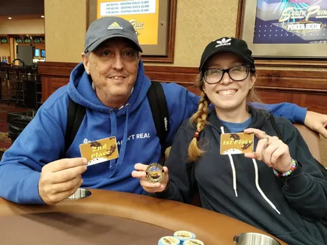 Filha supera pai em torneio de poker em Vegas e ‘empata placar’; entenda