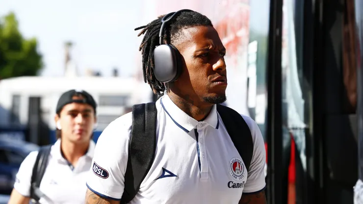 SAN LUIS POTOSI, MEXICO - MAY 11: Abel Hernandez of Atletico San Luis arrives prior the quarterfinals first leg match between Atletico San Luis and Pachuca as part of the Torneo Grita Mexico C22 Liga MX at Estadio Alfonso Lastras on May 11, 2022 in San Luis Potosi, Mexico. (Photo by Leopoldo Smith/Getty Images)