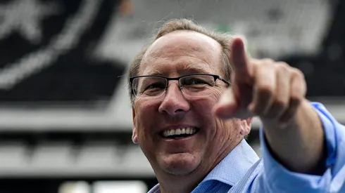 John Textor, acionista majoritario do Botafogo, antes da partida contra o Fluminense no estadio Engenhao pelo campeonato Brasileiro A 2022. Foto: Thiago Ribeiro/AGIF