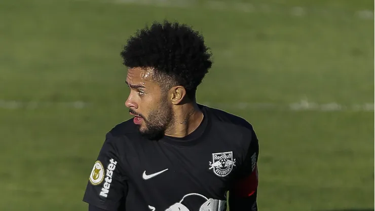 BRAGANCA PAULISTA, BRAZIL - JULY 01: Claudinho of Red Bull Bragantino in action during a match between Red Bull Bragantino and Ceará as part of Brasileirao 2021 at Nabi Abi Chedid stadium on July 01, 2021 in Braganca Paulista, Brazil. (Photo by Miguel Schincariol/Getty Images)