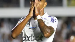 SP - Santos - 25/01/2023 - PAULISTA 2023 - SANTOS X AGUA SANTA - Lucas Pires jogador do Santos lamenta chance perdida durante partida contra o Agua Santa no estadio Vila Belmiro pelo campeonato Paulista 2023. Foto: Fernanda Luz/AGIF