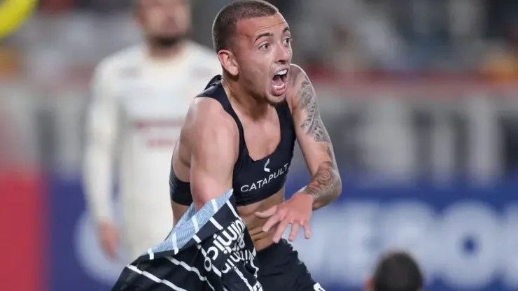 Foto: Rodrigo Coca/Agência Corinthians - Ryan tirou a camisa após seu primeiro gol no profissional do Timão