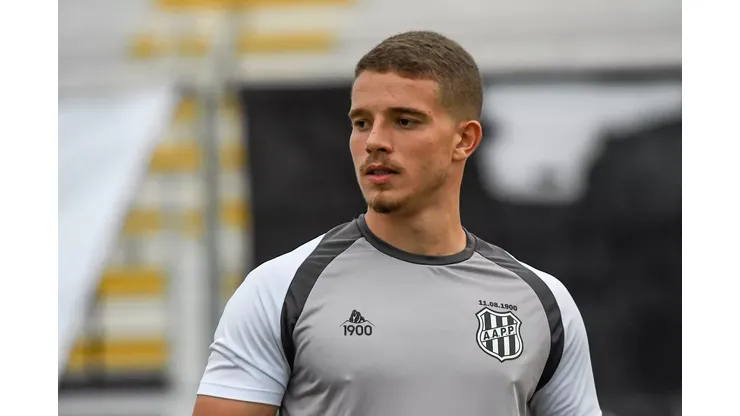 Léo Naldi durante treino da Ponte — Foto: Álvaro Jr/ PontePress