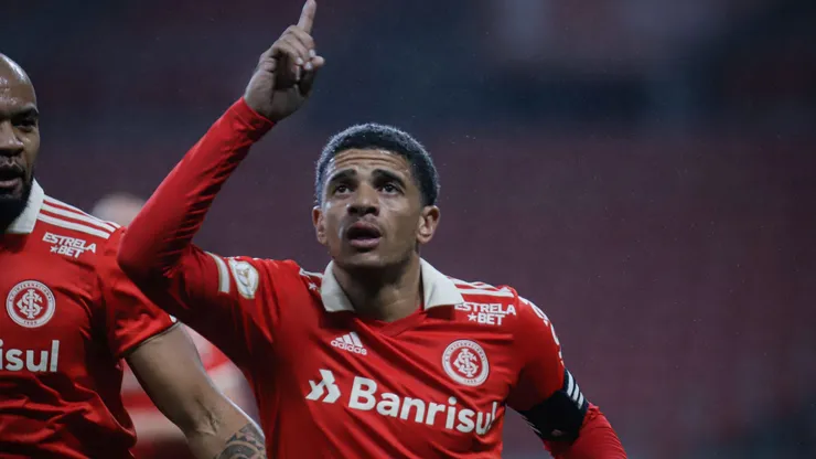 RS - Porto Alegre - 24/06/2022 - BRASILEIRO A, INTERNACIONAL X CORITIBA - Taison jogador do Internacional comemora seu gol durante partida contra o Coritiba no estadio Beira-Rio pelo campeonato Brasileiro A 2022. Foto: Maxi Franzoi/AGIF