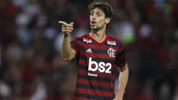 Rodrigo Caio com a camisa do Flamengo - Foto: Wagner Meier/Getty Images)