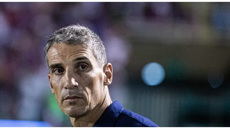 Vojvoda, técnico do Fortaleza, durante partida contra o Nautico no Presidente Vargas pela Copa do Nordeste 2023. Foto: Lucas Emanuel/AGIF