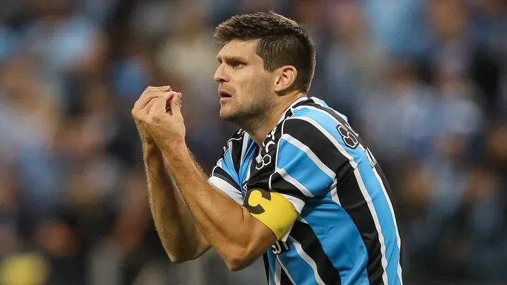 Foto: Pedro H. Tesch/AGIF - Kannemann sofreu em treino do Grêmio.