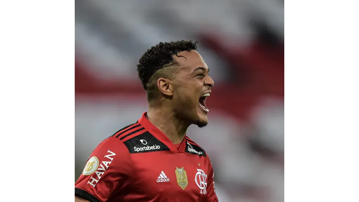 RJ - Rio de Janeiro - 19/06/2021 - BRASILEIRO A 2021, FLAMENGO X BRAGANTINO - Rodrigo Muniz jogador do Flamengo comemora seu gol durante partida contra o Bragantino no estadio Maracana pelo campeonato Brasileiro A 2021. Foto: Thiago Ribeiro/AGIF
