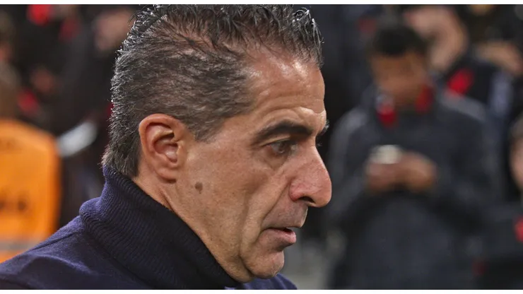 Renato Paiva, técnico do Bahia, durante partida contra o Athletico-PR na Arena da Baixada pelo Brasileirão Série A 2023. Foto: Gabriel Machado/AGIF