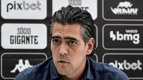 RJ - RIO DE JANEIRO - 17/07/2023 - VASCO, APRESENTACAO RAMON DIAS - O dirigente Paulo Bracks fala aos jornalistas durante apresentacao oficial de Ramon Dias como tecnico do Vasco em coletiva de imprensa realizada no CT Moacyr Barbosa. Foto: Thiago Ribeiro/AGIF