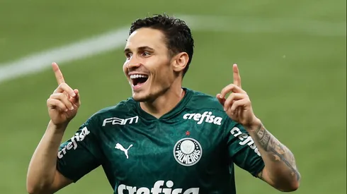 SAO PAULO, BRAZIL - JANUARY 18: Raphael Veiga #23 of Palmeiras celebrates after scoring the third goal of his team during the match against Corinthians as part of Brasileirao Series A 2020 at Allianz Parque on January 18, 2021 in Sao Paulo, Brazil. (Photo by Alexandre Schneider/Getty Images)