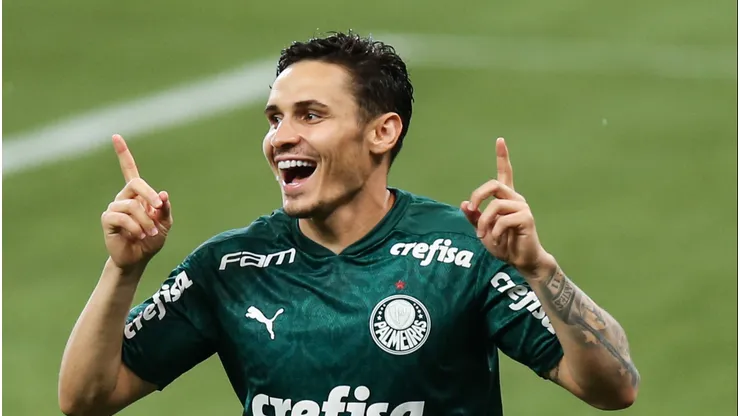 SAO PAULO, BRAZIL - JANUARY 18: Raphael Veiga #23 of Palmeiras celebrates after scoring the third goal of his team during the match against Corinthians as part of Brasileirao Series A 2020 at Allianz Parque on January 18, 2021 in Sao Paulo, Brazil. (Photo by Alexandre Schneider/Getty Images)
