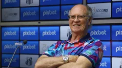 SP - Santos - 16/12/2022 - SANTOS F.C., APRESENTACAO ODAIR HELLMANN - O dirigente Falcao fala aos jornalistas durante apresentacao oficial de Odair Hellmann como tecnico do Santos em coletiva de imprensa realizada no Vila Belmiro. Foto: Fernanda Luz/AGIF