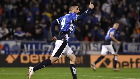 Michael Santos com a camisa do Talleres - Foto: Marcelo Endelli/Getty Images)
