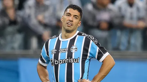 Foto: Pedro H. Tesch/AGIF - Luis Suarez, jogador do Gremio, lamenta chance perdida durante partida contra o Bahia no estadio Arena do Gremio pelo campeonato Copa do Brasil 2023.