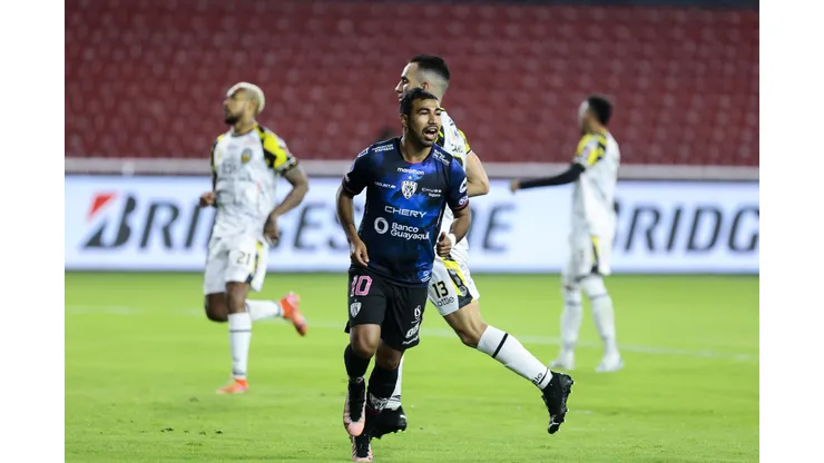 Junior Sornoza com a camisa do Del Valle - Foto: Franklin Jacome/Getty Images)