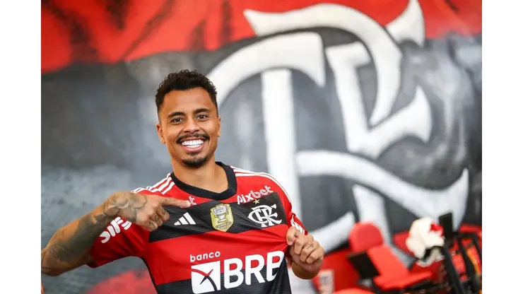 Gilvan de Souza/Flamengo. Torcida do Flamengo apronta no interior de Minas Gerais após estreia de Allan